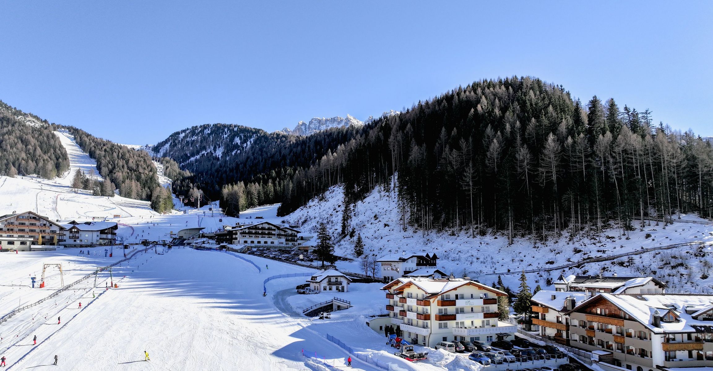 Inmitten der imposanten Dolomitenkulisse